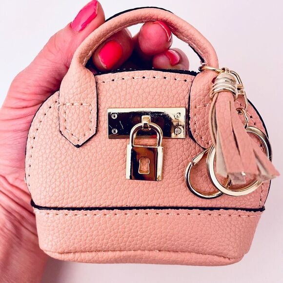 NWT Gorgeous Pink Pu Leather Purse Bag Charm Lobster Keyring Keyholder Keyring - Picture 1 of 16